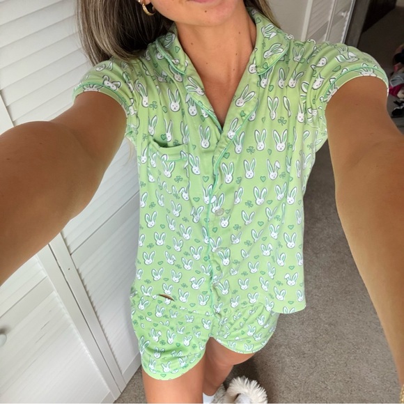 Roller Rabbit Other - Roller Rabbit Bunny Luck Pajama Set🍀